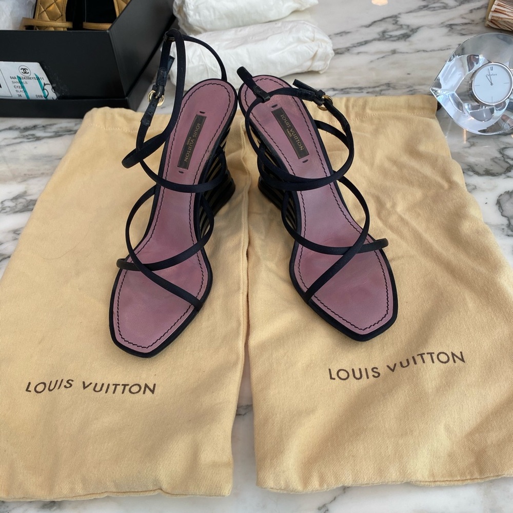 Louis Vuitton (LV) pink and black sandals - Picture 6 of 9